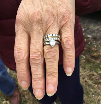 Helpful State Troopers Recover Elderly Couple’s Wedding Rings Beside Highway