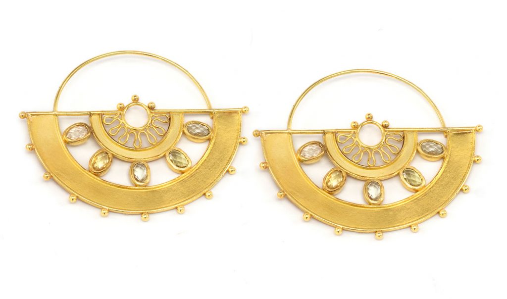 The Wheel in the Sky earrings in 22K yellow gold with sapphires