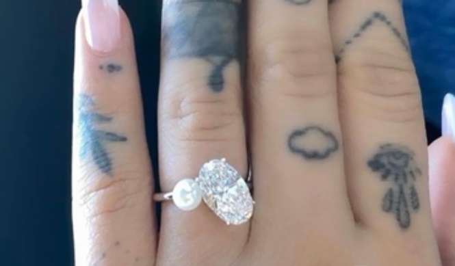 Vakantie kabel kook een maaltijd Ariana Grande's Engagement Ring Could Be Worth $350,000 — Take a Look