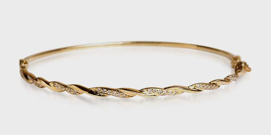 Hania Kuzbari 18K yellow gold bracelet with diamonds.
