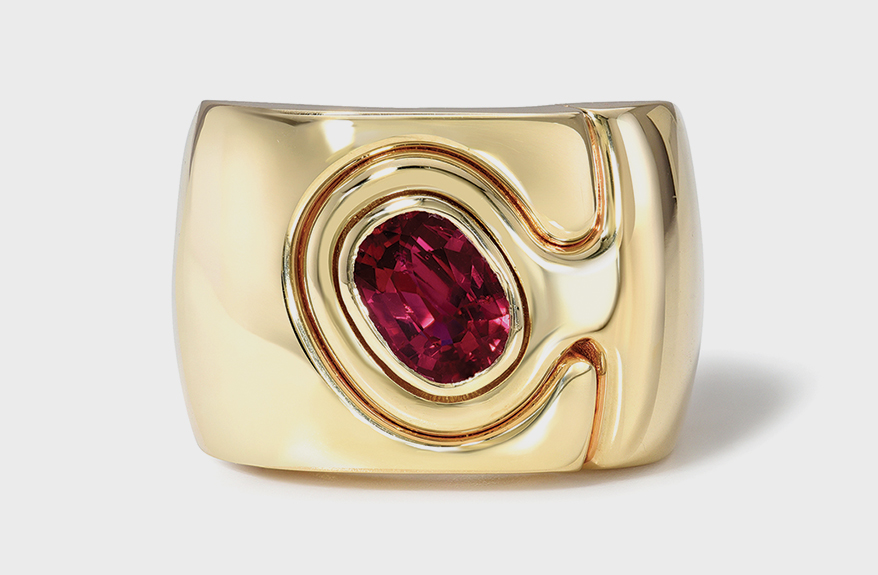 Retrouvaí  14K yellow gold ring with Mozambique ruby.