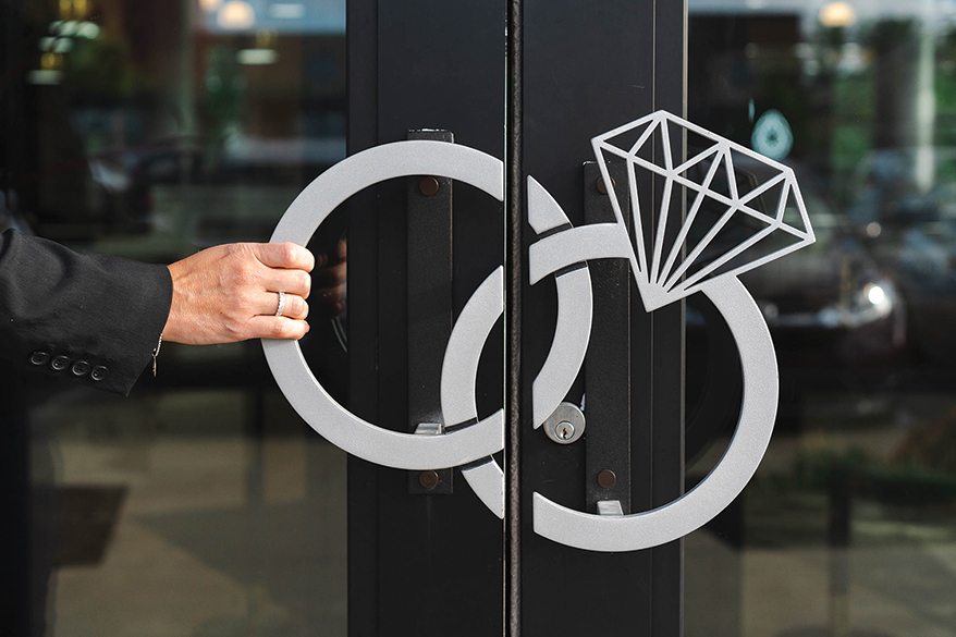 These Memorable Jeweler Logos Define Brand Identity