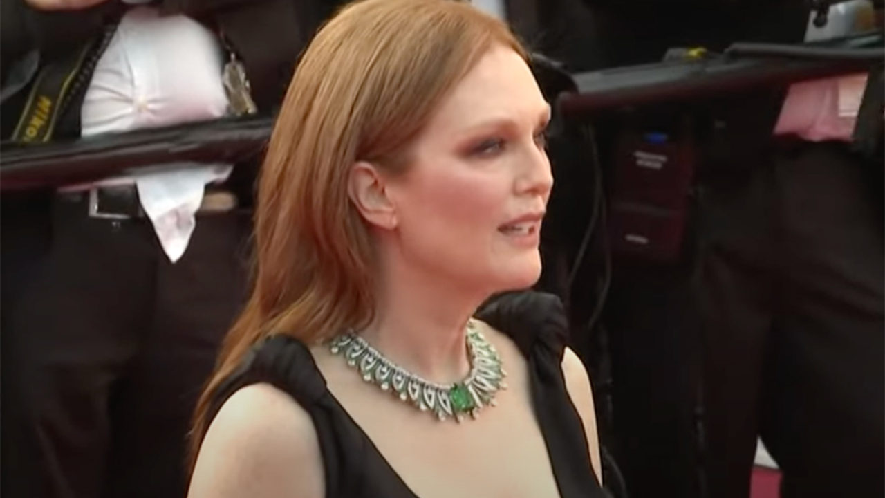 Judge the Jewels: We're Green with Envy Over Julianne Moore's Bulgari  Emeralds