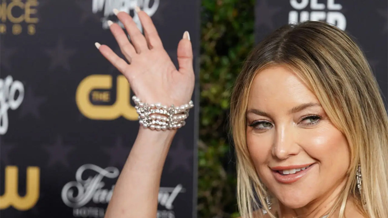 Kate Hudson wears her Louis Vuitton poncho for a second time in a
