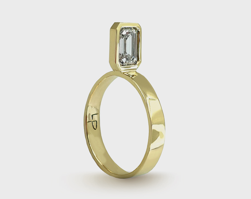 14K yellow gold ring with diamond (1 TCW).