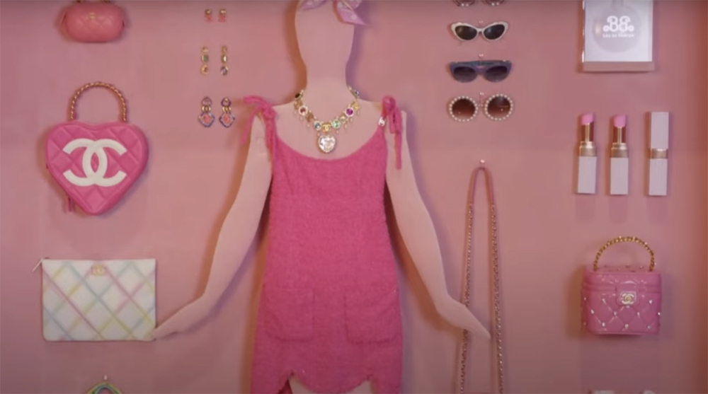 Margot Robbie Wears an Archival Chanel Look in 'Barbie' Once Worn by  Claudia Schiffer
