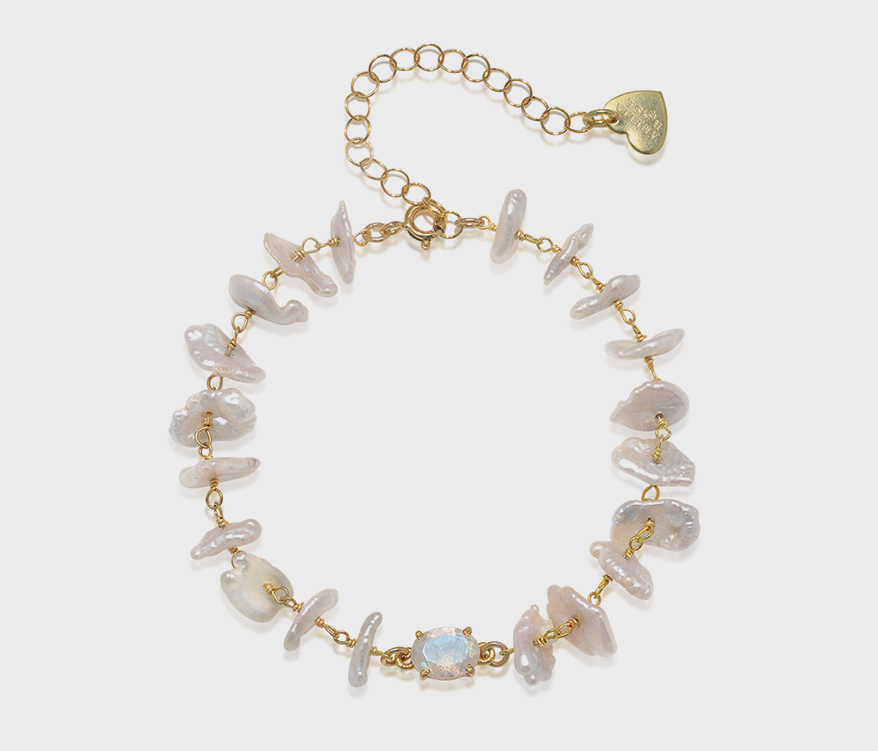 From Coastal Cowgirl to Mermaidcore, These Are the Latest Pieces in Pearls