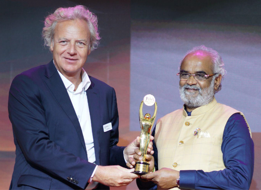Savji Dholakia Honoured with the Prestigious &#8220;Extraordinary 40&#8221; Award by Informa Markets Jewellery by Informa