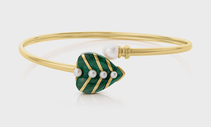 18K yellow gold bracelet with freshwater pearls and carved malachite