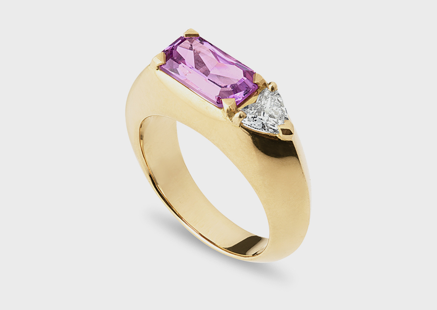 REZA’s Facette ring in yellow gold with pink sapphire and heart-shaped diamond.