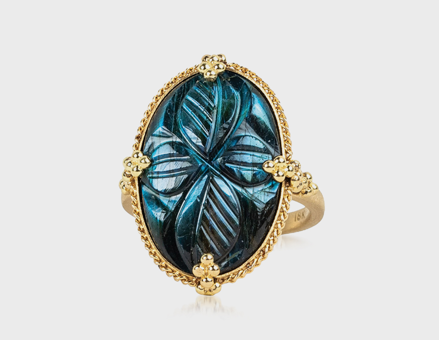 Amáli Jewelry 18K yellow gold ring with carved labradorite
