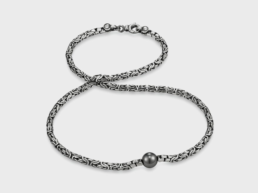 Sterling silver necklace with Tahitian pearl