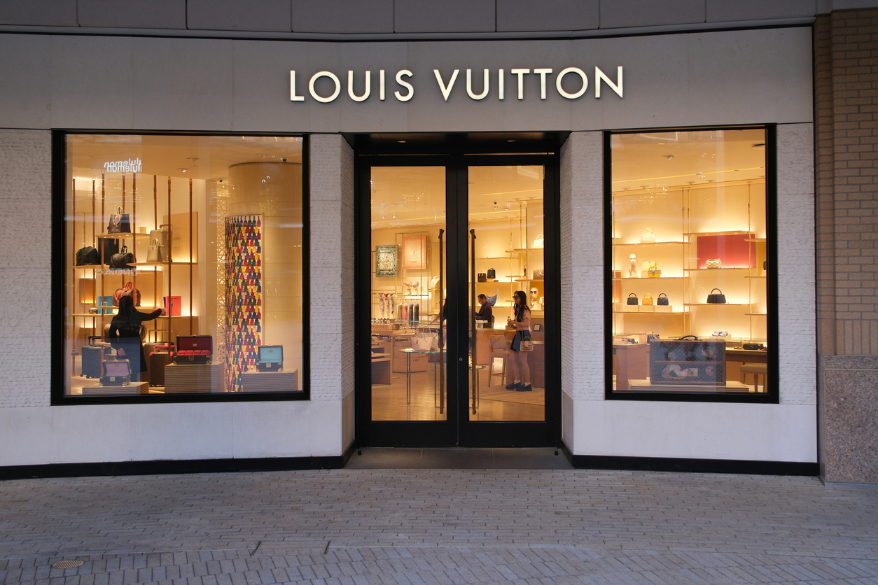 Luxury Shoppers Prefer Buying In-Store