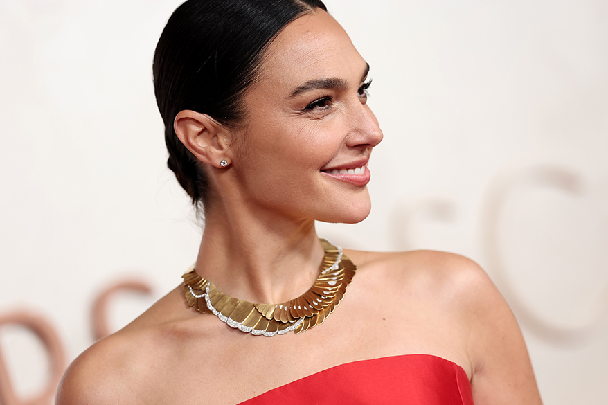 Gal Gadot Goes for the Gold in an Archival Necklace by Angela Cummings for Tiffany