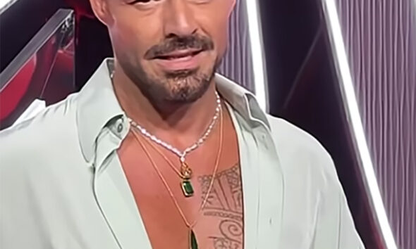 Judge the Jewels: Ricky Martin Layers Major Rahaminov Necklaces at the 2025 VMAs 