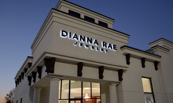 Giving It Away Good; Pantone’s Cringe-y Color Combo; Plus Making Fun of Your Biggest Flaw