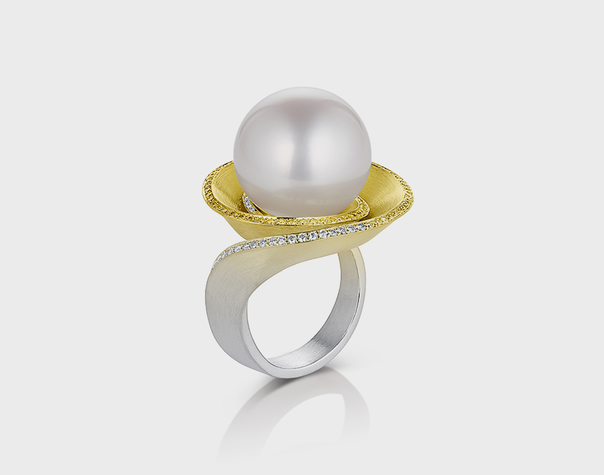 Kate Hudson and Anya Taylor-Joy Opt For A Lustrous Look in Diamond and Pearls