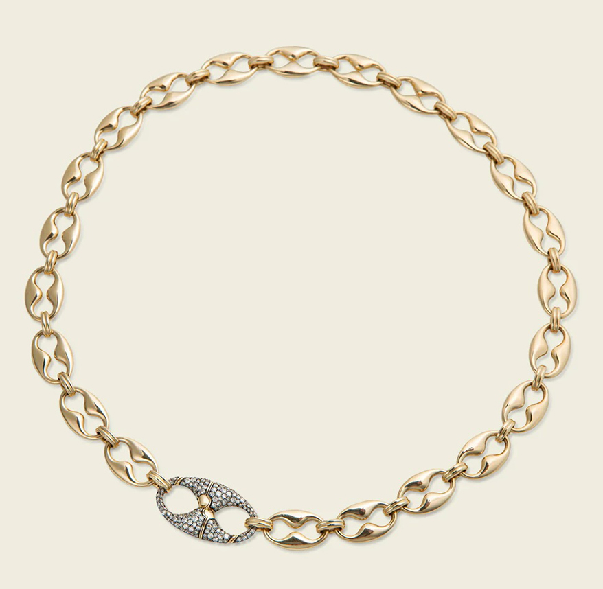 Camille Morrone Sports the Perfect Yellow Gold And Diamond Chain