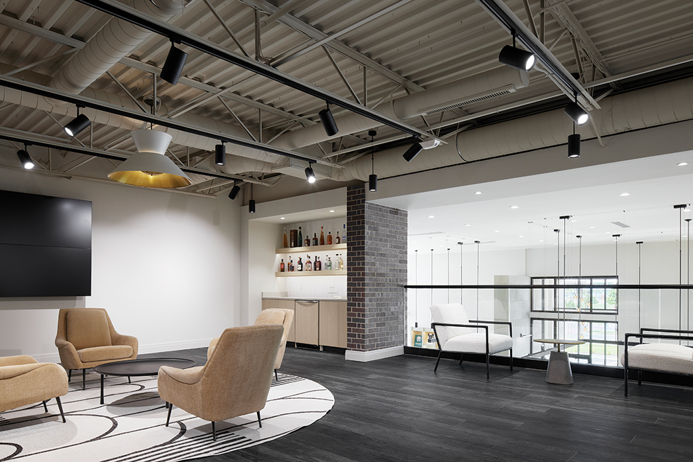 5 Jewelers Winning Over Customers With In-Store Bars