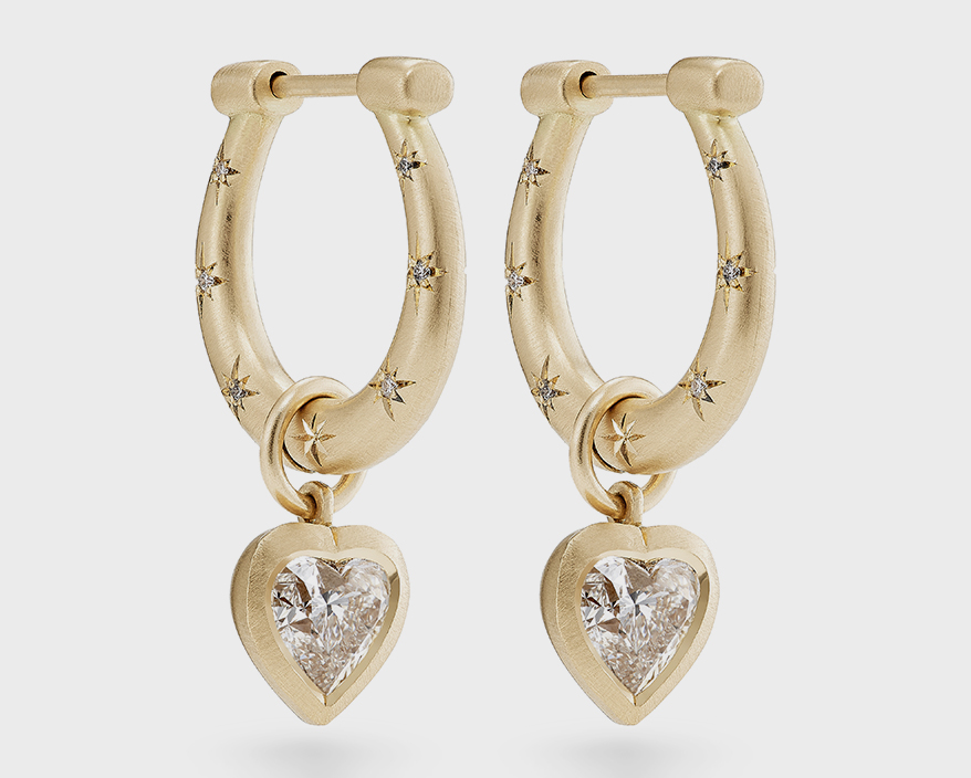 Margot Robbie Method-Dressing For Premiere of ‘Wuthering Heights’