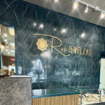 Turn Shoppers Into Brand Ambassadors: 18 Stores Winning With Selfie Spots