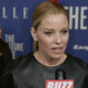 Judge the Jewels: Elizabeth Banks&rsquo; ‘Miniature Wife’ Premiere Jewels Are A Missed Opportunity 
