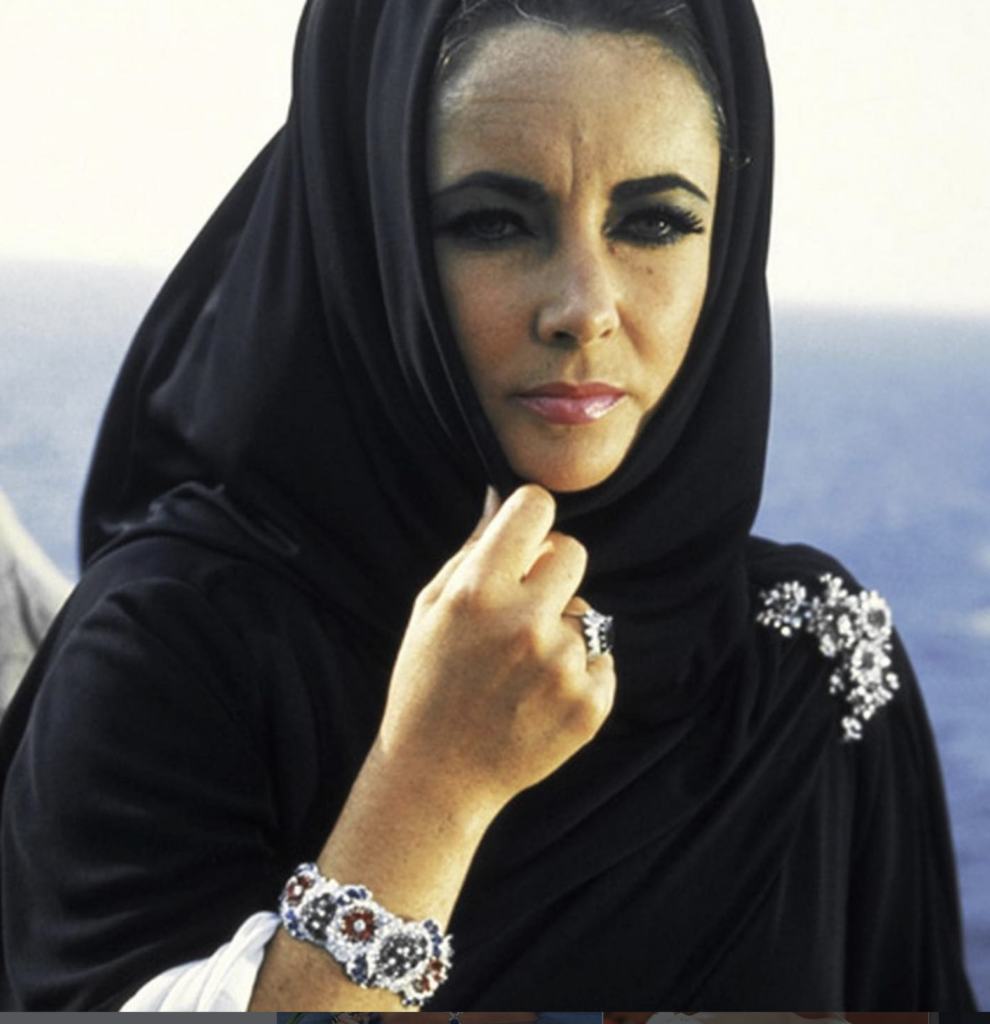 Taylor Swift Pays Tribute to Elizabeth Taylor in Her New Video